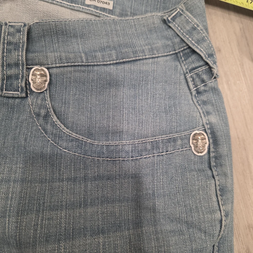 Laguna Beach Jean Co. Women’s Acid Wash Skull Studded Low Waist Straight Size 31 - Picture 9 of 15
